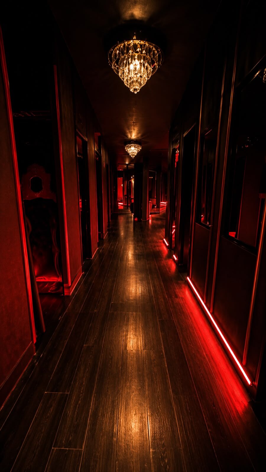 Corredor de ambientes reservados do Opium Club SP, onde o celular é proibido